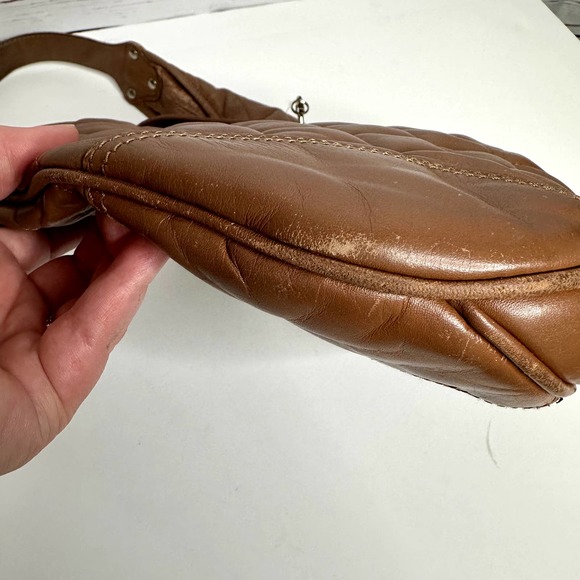 Burberry Quilted Light Brown Leather Brooke Hobo Shoulder Bag with Lock and key - Picture 9 of 16